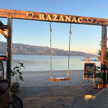 Hill Mobile منتزه العطل Ražanac